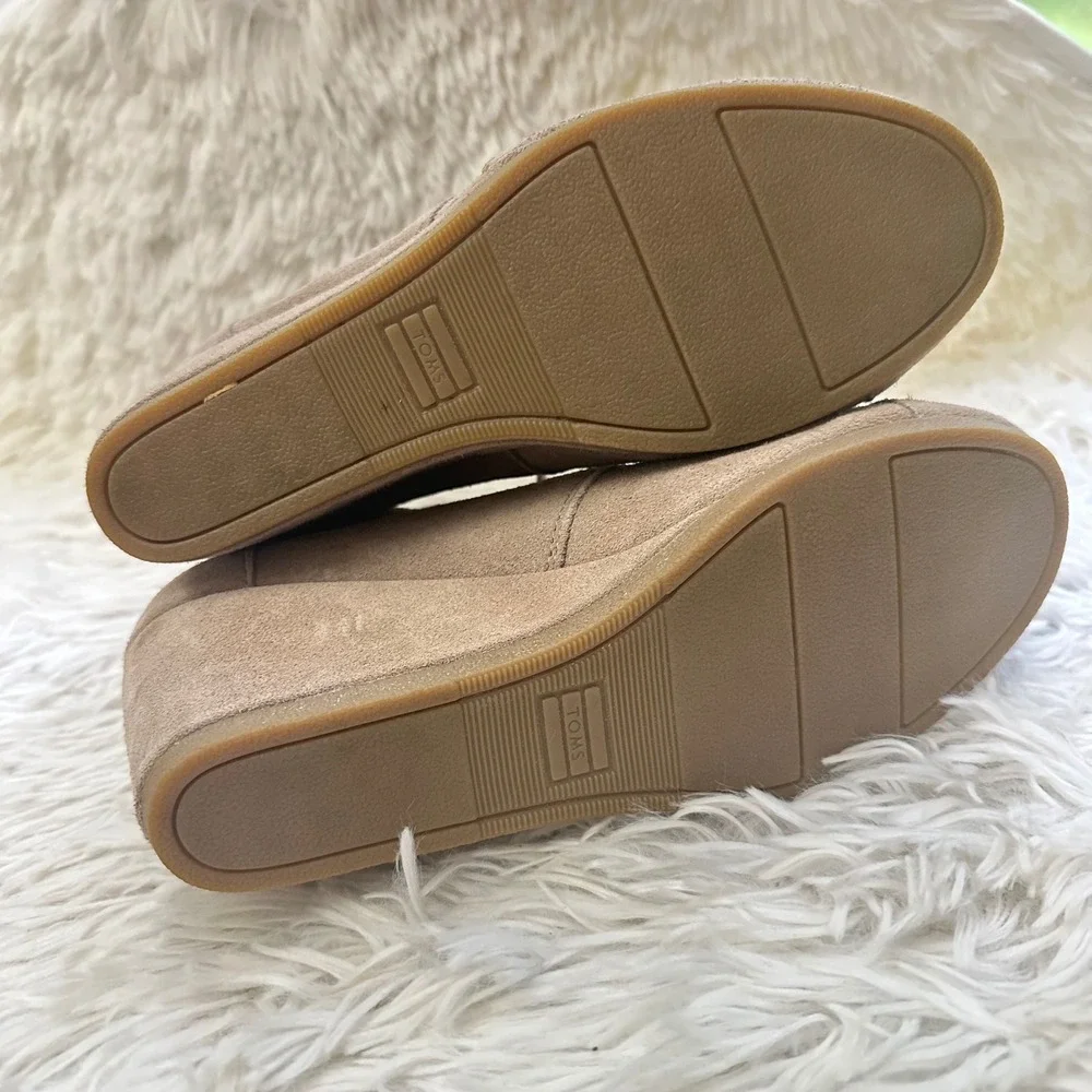Toms Women's Desert Wedge Booties Taupe Suede Lace Up Size 8